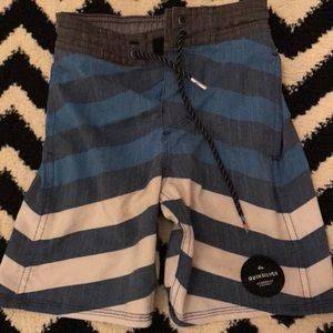 Quicksilver boys size 4 board shorts